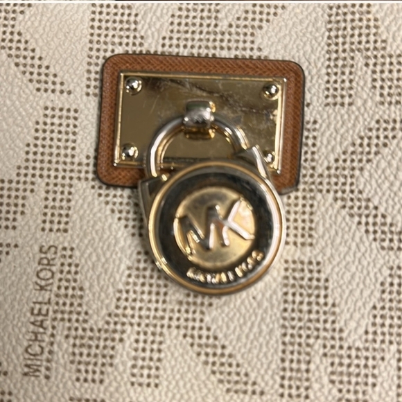 Michael Kors Beige Wallet - Picture 3 of 16